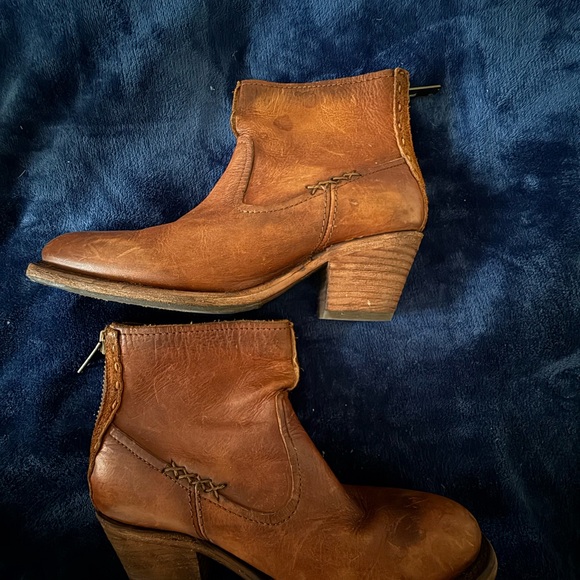 Frye Leather Ankle Boots - size 9 - Picture 2 of 9